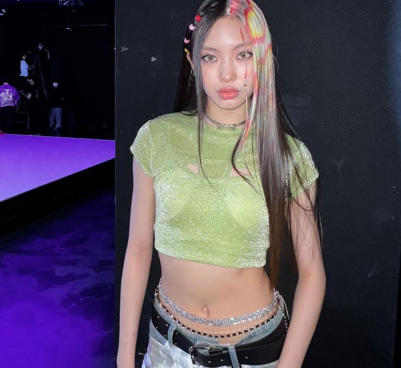 Trang phục của NewJeans không phù hợp với lứa tuổi ảnh 5 Trang phuc cua NewJeans khong phu hop voi lua tuoi anh 5