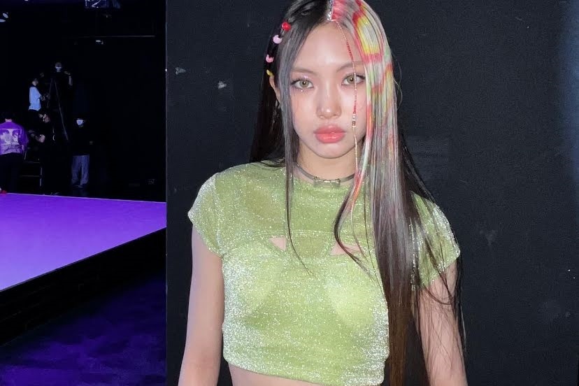 Nhom nhac nu gay tranh cai ve trang phuc hinh anh