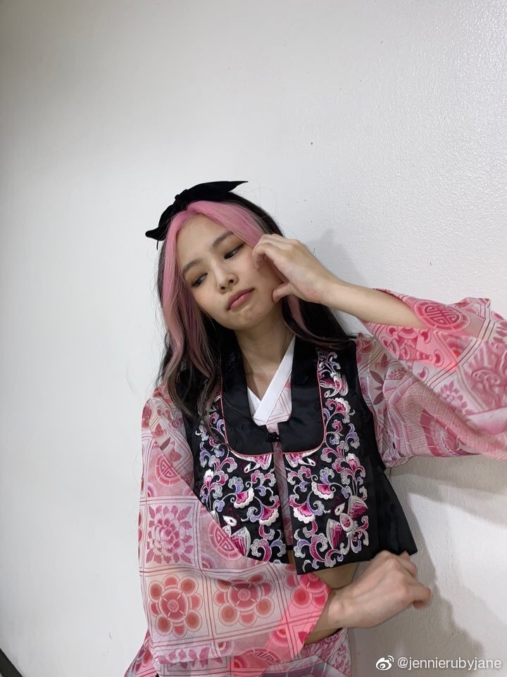 BlackPink mặc hanbok cách tân ảnh 3 BlackPink mac hanbok cach tan anh 3