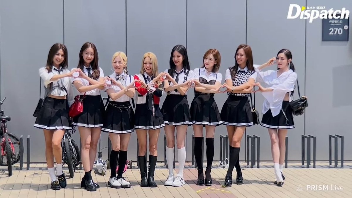 Nhom nhac nu comeback thang 8 anh 3