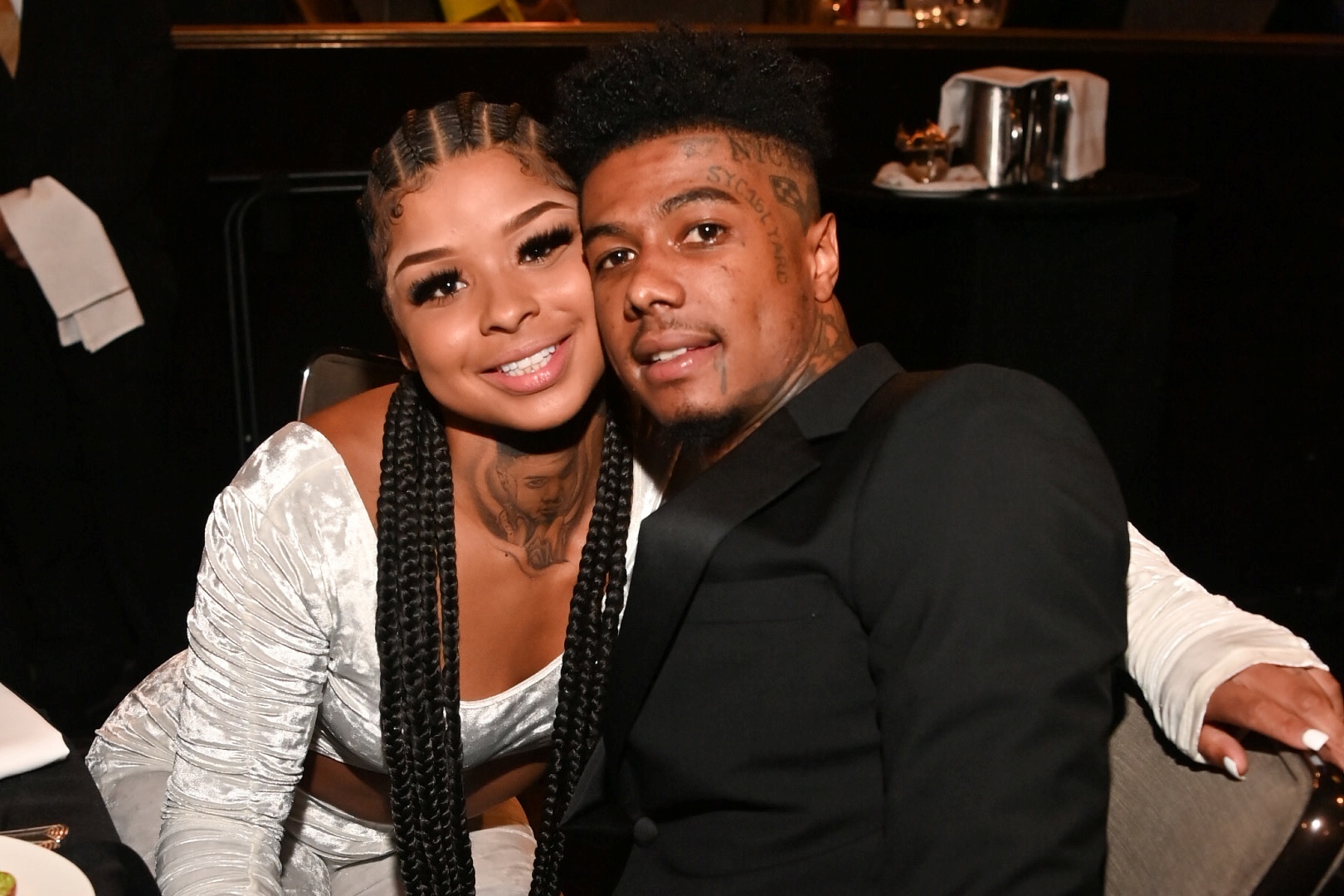 Rapper Blueface va ban gai danh nhau tren duong hinh anh