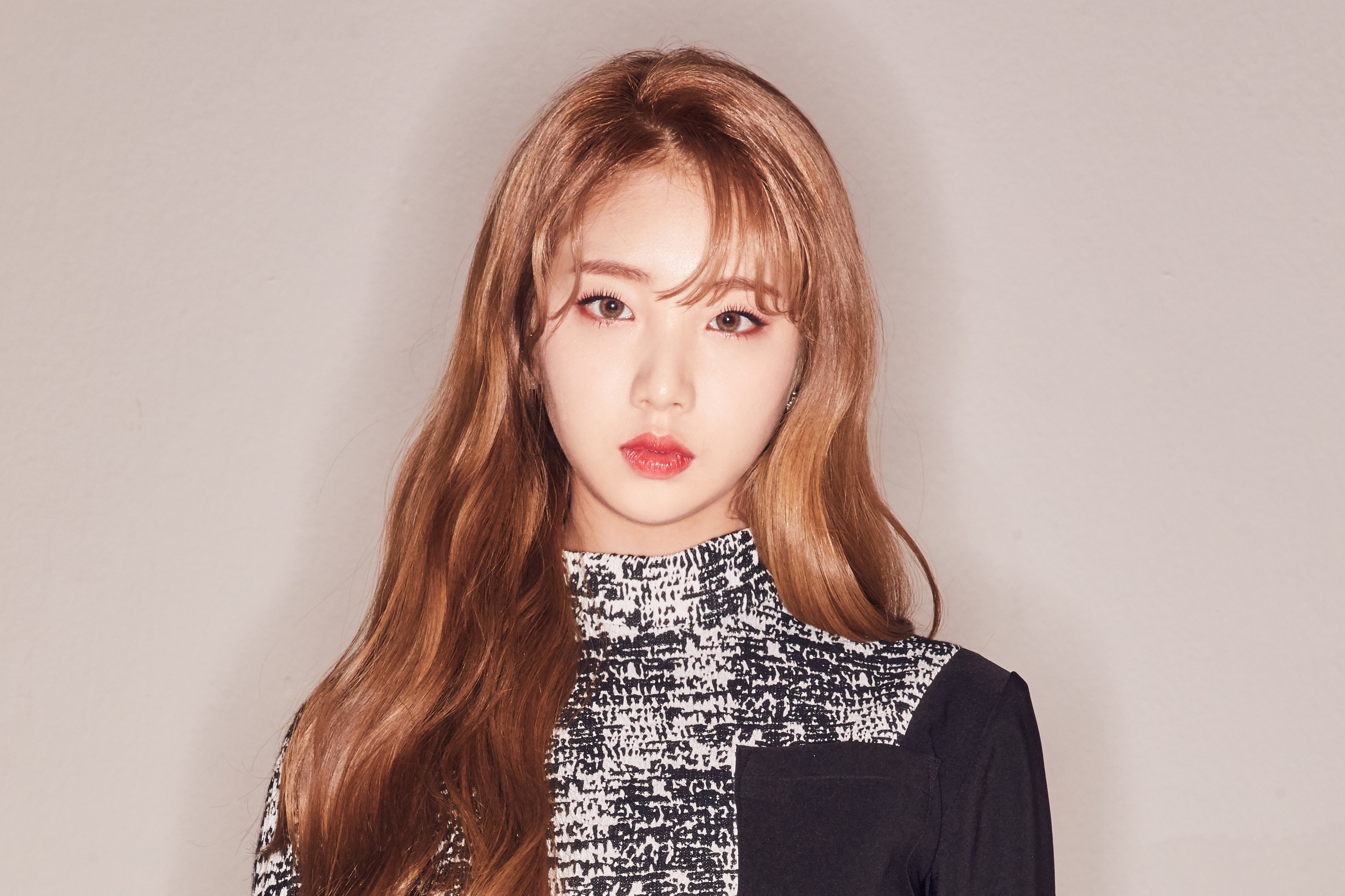 Nu idol guc nga sau chuyen luu dien o 14 quoc gia hinh anh