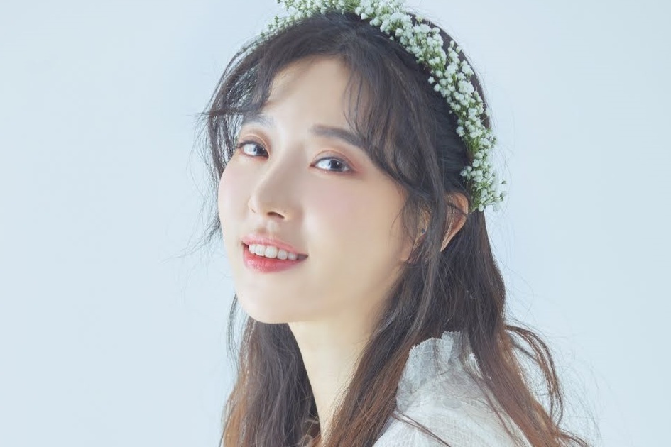 Nu ca si 35 tuoi ra mat trong nhom nhac Kpop the he moi hinh anh