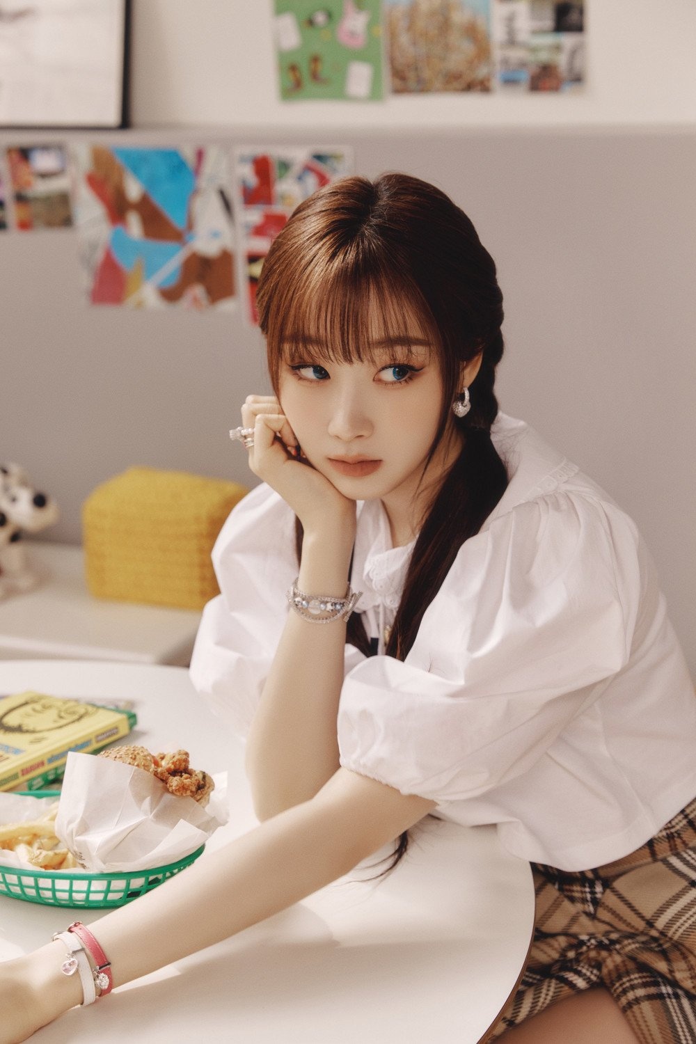 Giselle bi phan biet anh 3