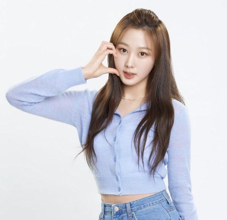 Giselle bi phan biet anh 2