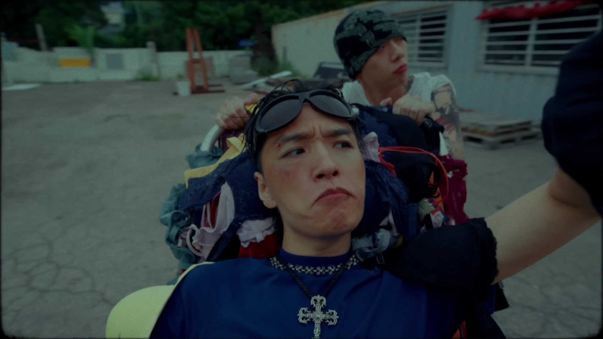 Simon D bi chi trich vi MV tran ngap noi y phu nu hinh anh