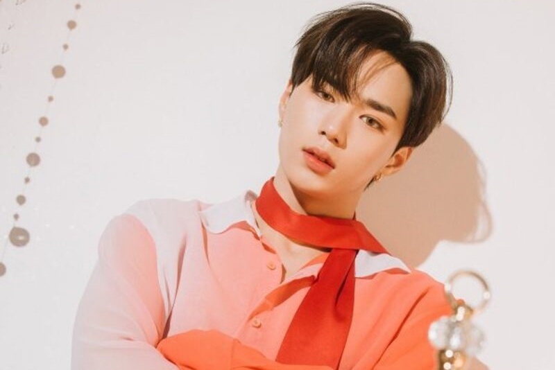 Nam than tuong bi chi trich vi xin tien nguoi ham mo hinh anh