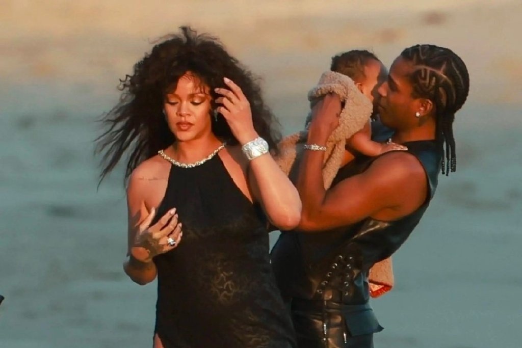 Hinh anh dau tien cua con trai Rihanna duoc he lo hinh anh