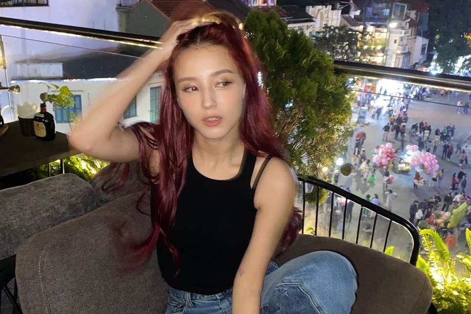 Nancy (Momoland) dang anh check-in tai pho di bo Ha Noi hinh anh