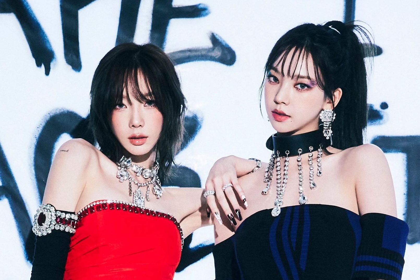 Nhom nu quyen luc bi che hinh anh