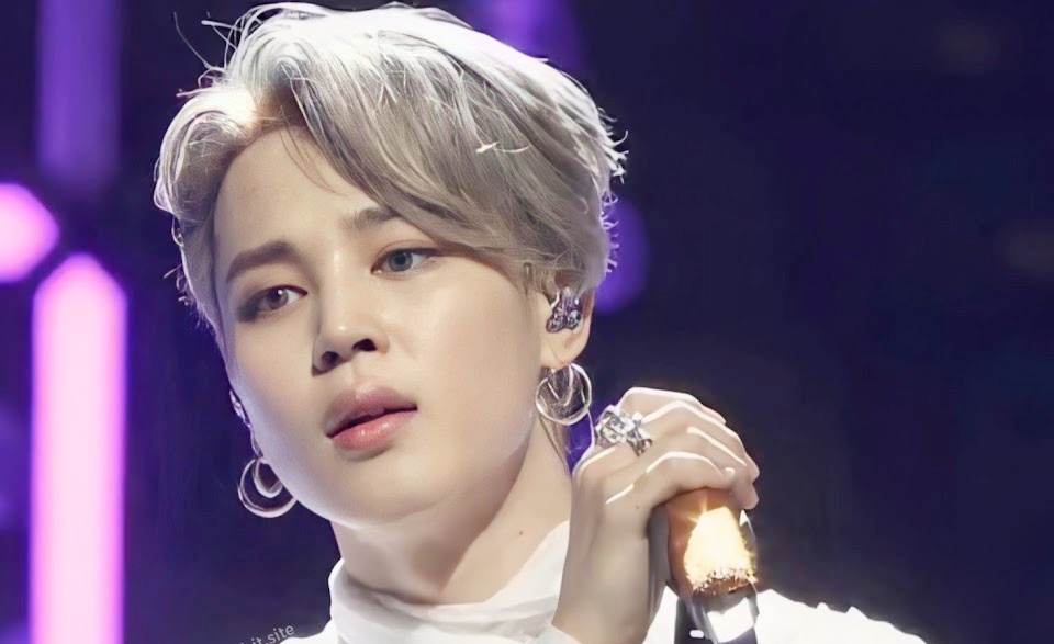 Suc hut cua Jimin khi khong co BTS hinh anh