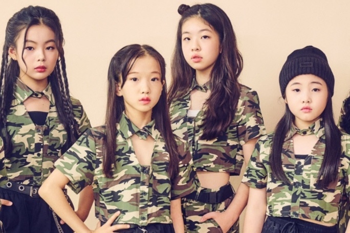 Nhom nhac nu Kpop co thanh vien 7 tuoi hinh anh