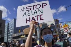 Nguoi New York bieu tinh ngoai phien toa xu vu tan cong cu ba goc A hinh anh