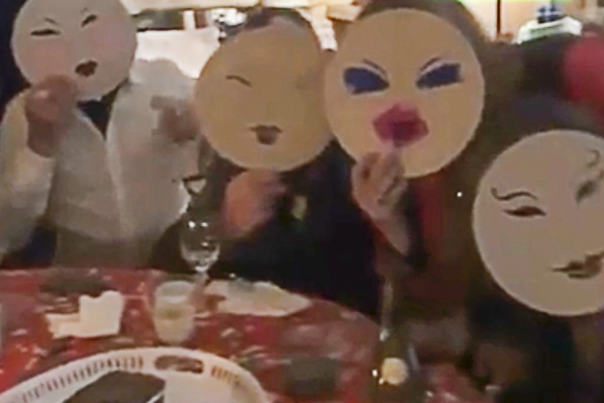 Buoi tiec 'co gai Vu Han' o Paris bi len an vi phan biet chung toc hinh anh