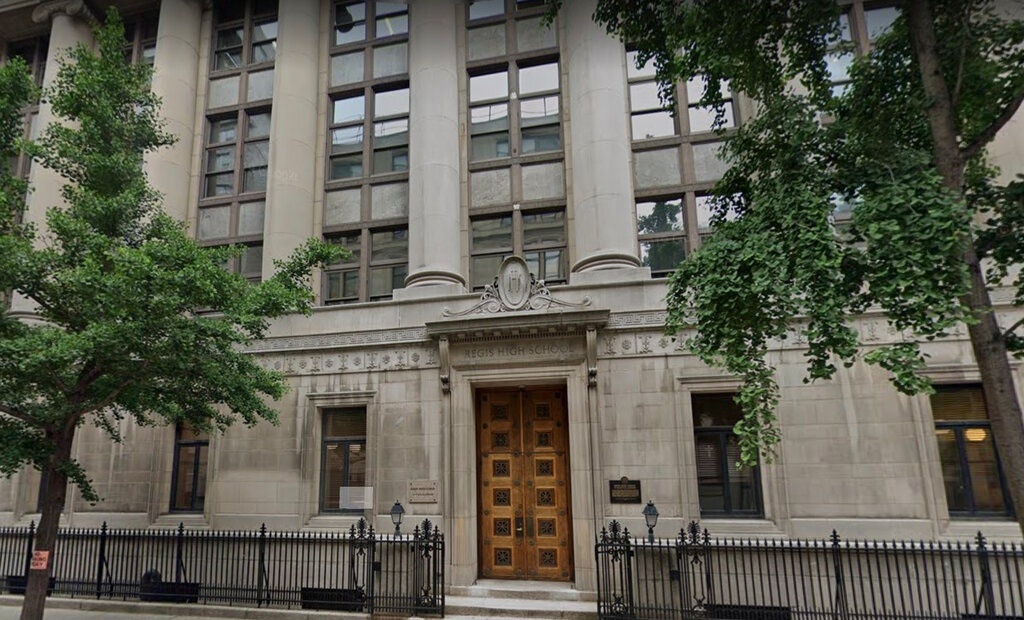 Hieu truong bi duoi viec vi xam hai tinh duc hinh anh