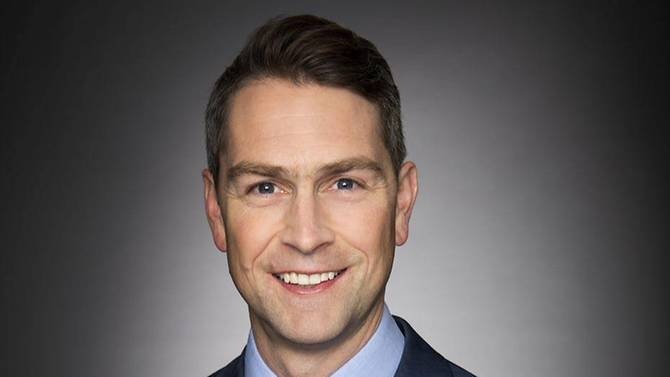 Quen tat camera, nghi si Canada khoa than trong cuoc hop truc tuyen hinh anh