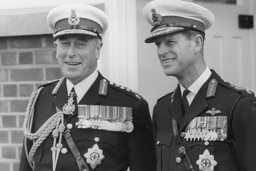 Lanh dao Sinn Fein xin loi vi vu am sat chu cua Hoang than Philip hinh anh