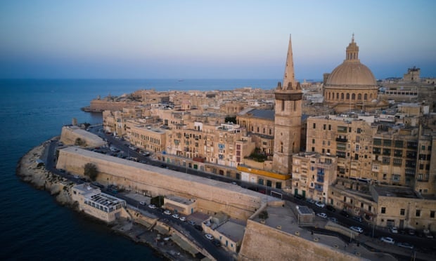 doi tien lay ho chieu Malta anh 1