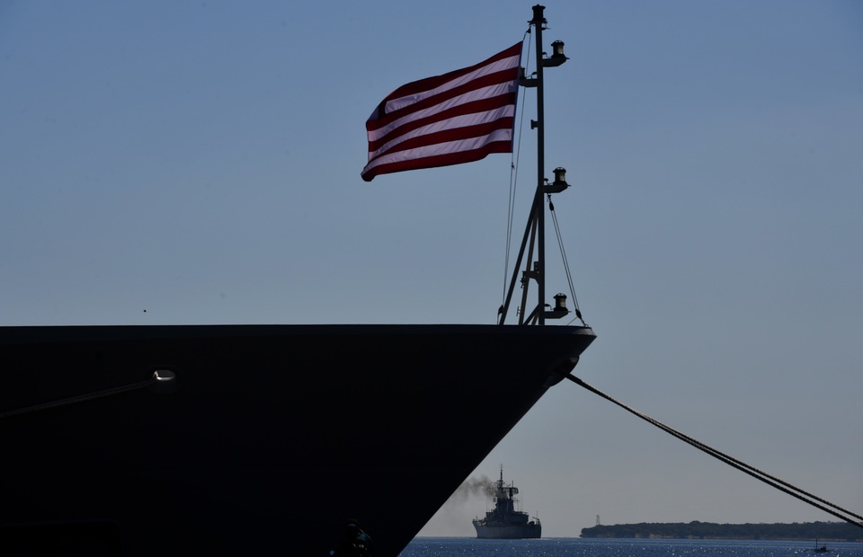 Tieu tan hy vong tim thay tau ngam Indonesia hinh anh