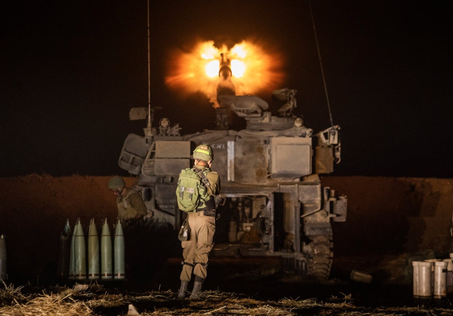 Leo thang cang thang, bo binh Israel na phao vao Dai Gaza hinh anh