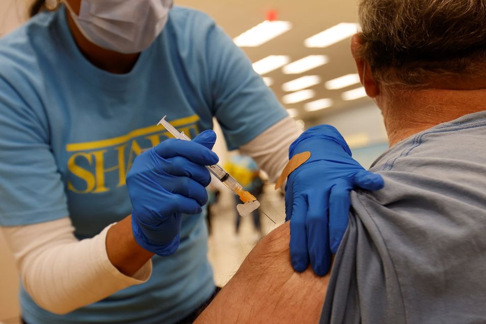 Cac nuoc EU tu choi ngung bao ho bang sang che vaccine Covid-19 hinh anh