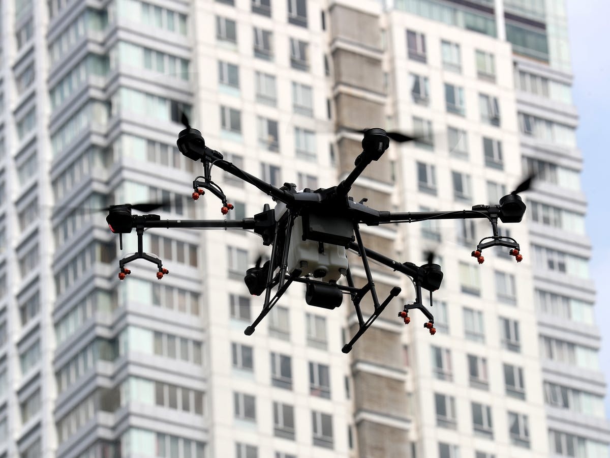 Trung Quoc trien khai may bay khong nguoi lai tuan tra giua dai dich hinh anh