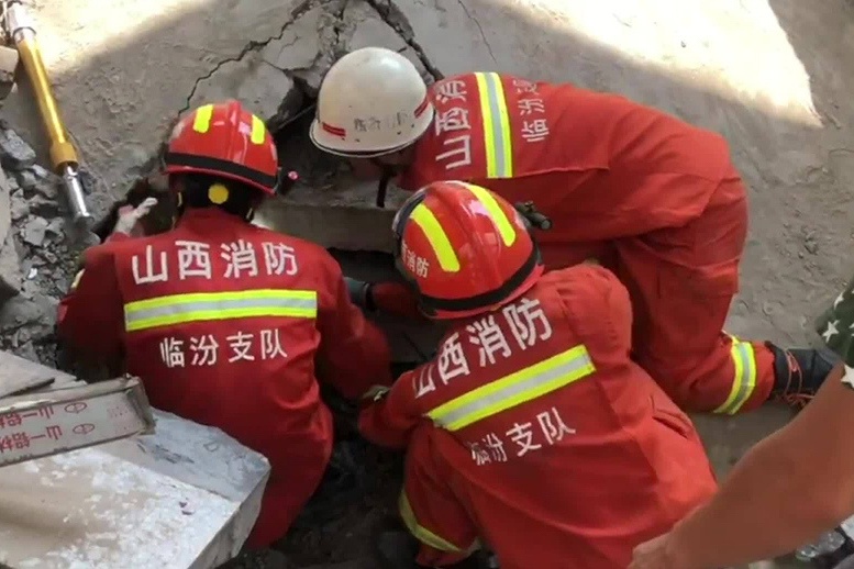 Sap nha o Trung Quoc, 5 nguoi thiet mang hinh anh