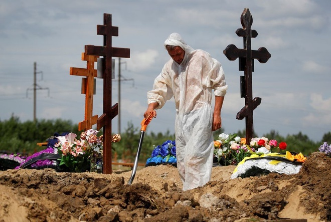 Nga 3 ngay lien tiep ghi nhan so nguoi chet ky luc vi Covid-19 hinh anh