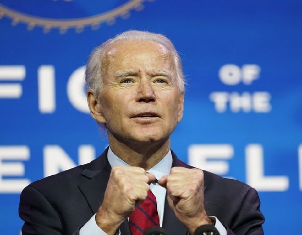 My van chuyen lo vaccine Pfizer dau tien ra nuoc ngoai hinh anh