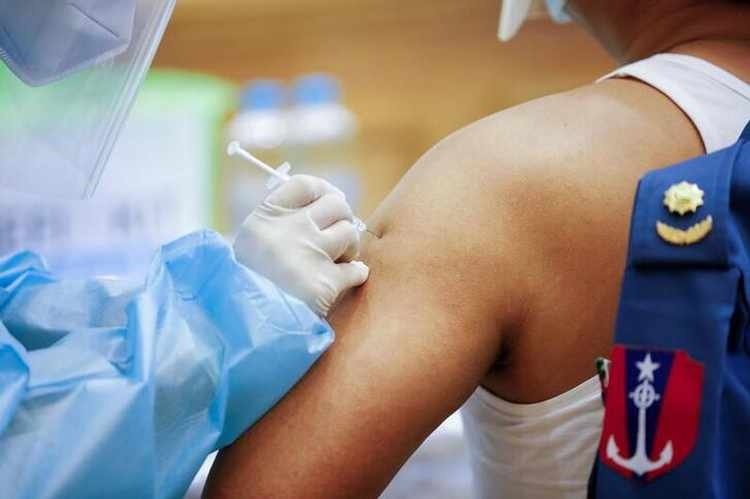 Myanmar tim mua vaccine Covid-19 anh 1