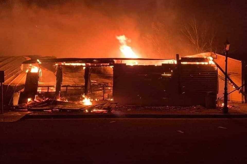 Nhiet do tang ky luc, thi tran o Canada bi thieu rui hinh anh