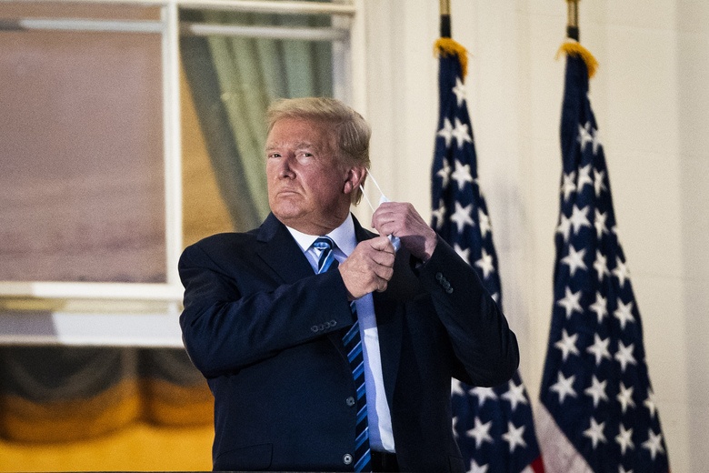 Nhat cap phep cho hon hop khang the ong Trump tung dung chua Covid-19 hinh anh