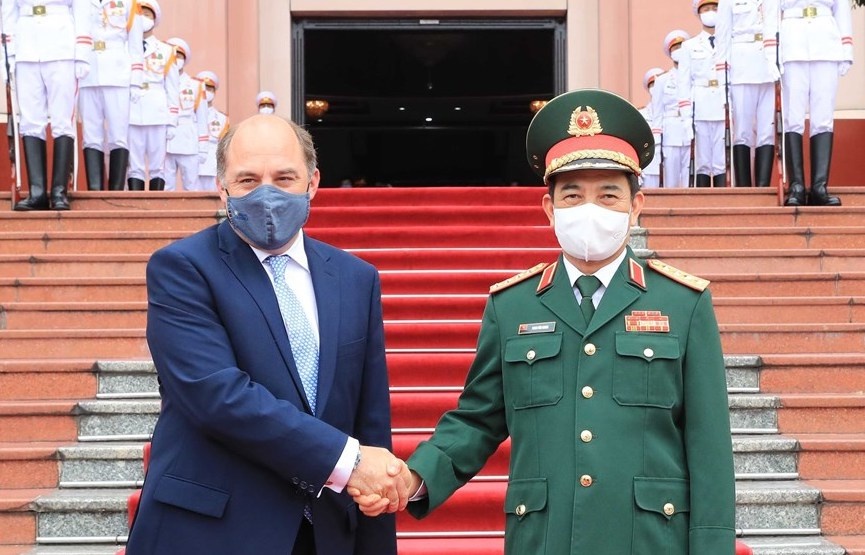 Bo truong Quoc phong Anh tham chinh thuc Viet Nam hinh anh