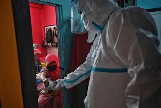 Benh vien Thai Lan dung bai xe lam noi chua tri benh nhan Covid-19 hinh anh