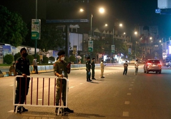 Campuchia dong bien gioi voi Thai Lan, Phnom Penh lai bi gioi nghiem hinh anh