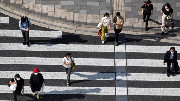 Gioi tre Trung Quoc do xo di thi tuyen cong chuc vi Covid-19 hinh anh