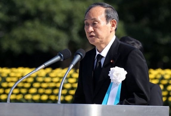 Ong Suga xin loi vi doc sot mot phan trong bai phat bieu o Hiroshima hinh anh