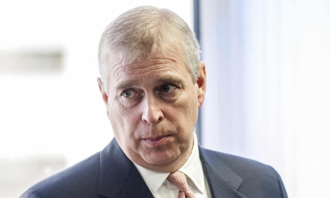 Hoang tu Andrew bi kien lam dung tinh duc anh 1