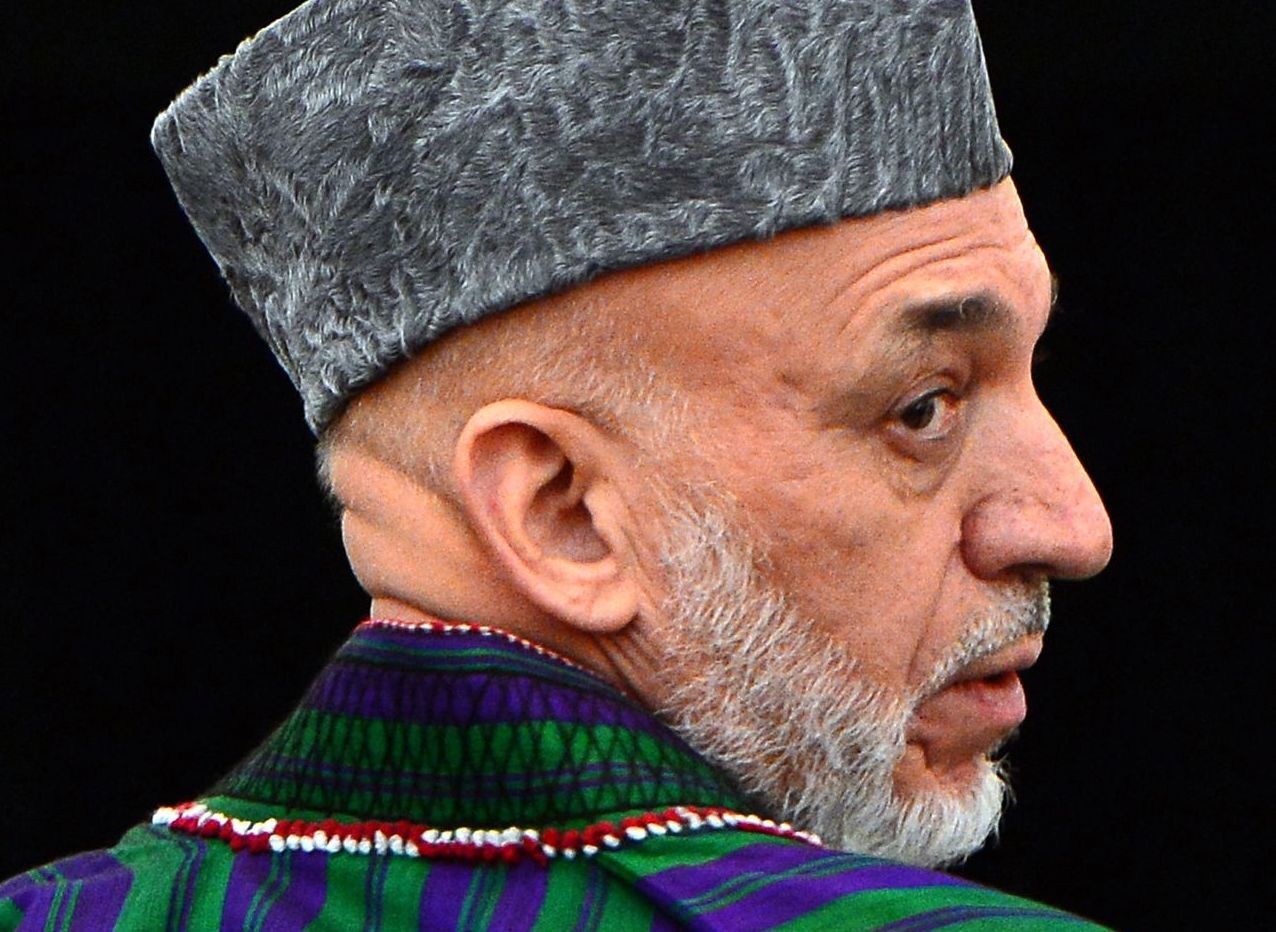 Cuu Tong thong Afghanistan Hamid Karzai chop thoi co hinh anh