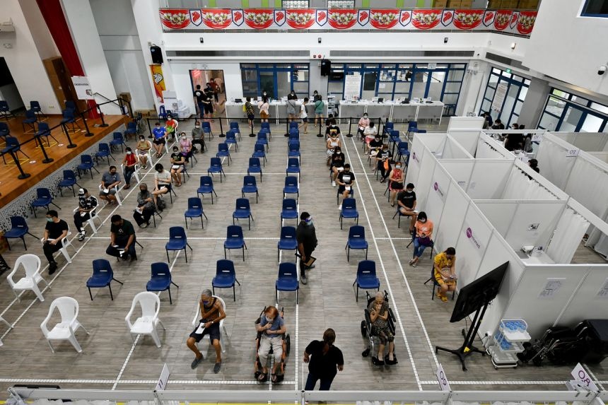 Chuyen gia Singapore keu goi chinh phu yeu cau bat buoc tiem chung hinh anh