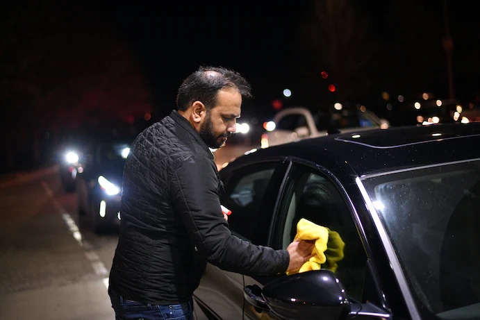 cuu bo truong tai chinh Afghanistan la tai xe Uber anh 2