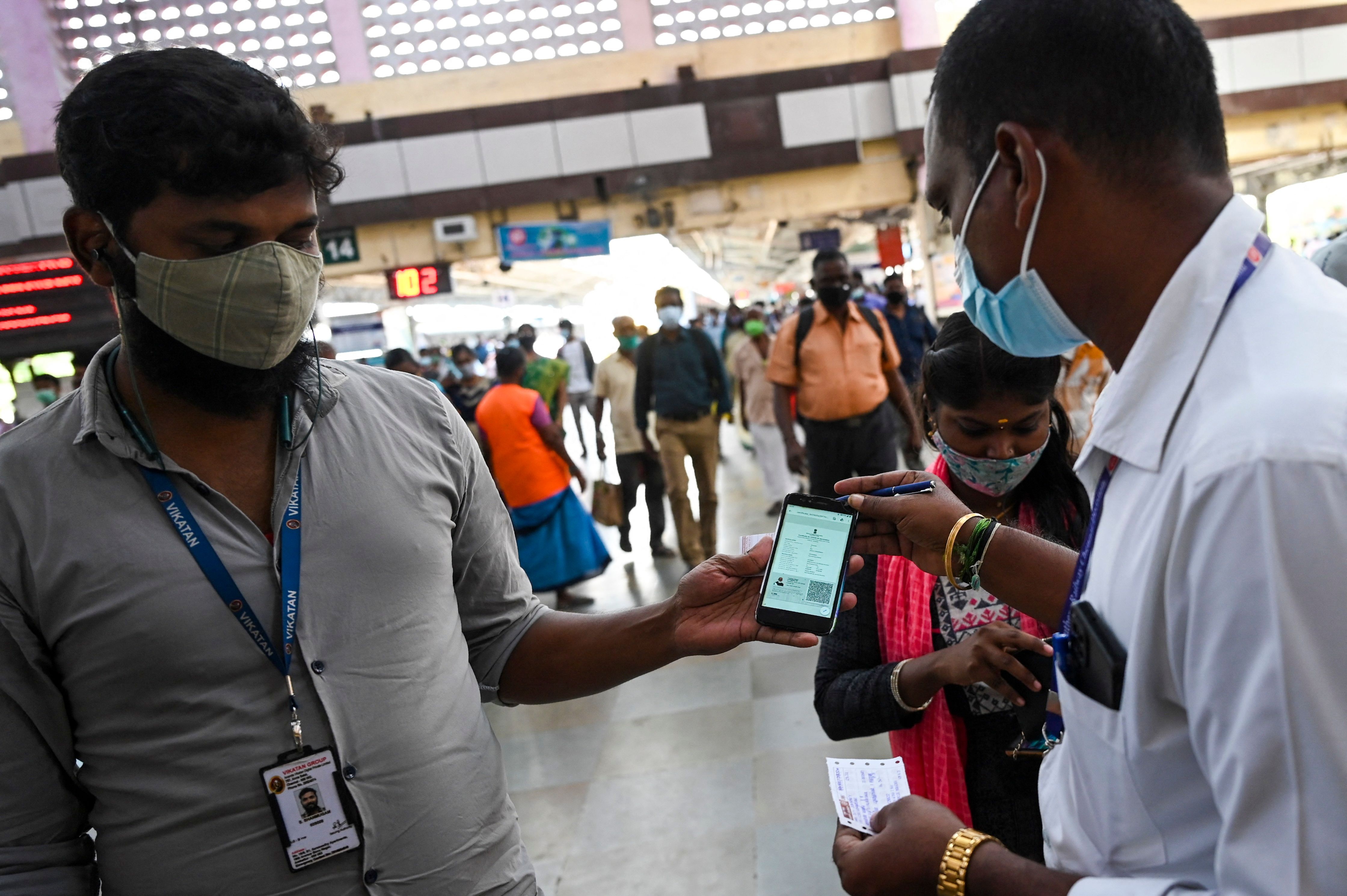 song chung voi covid anh 2