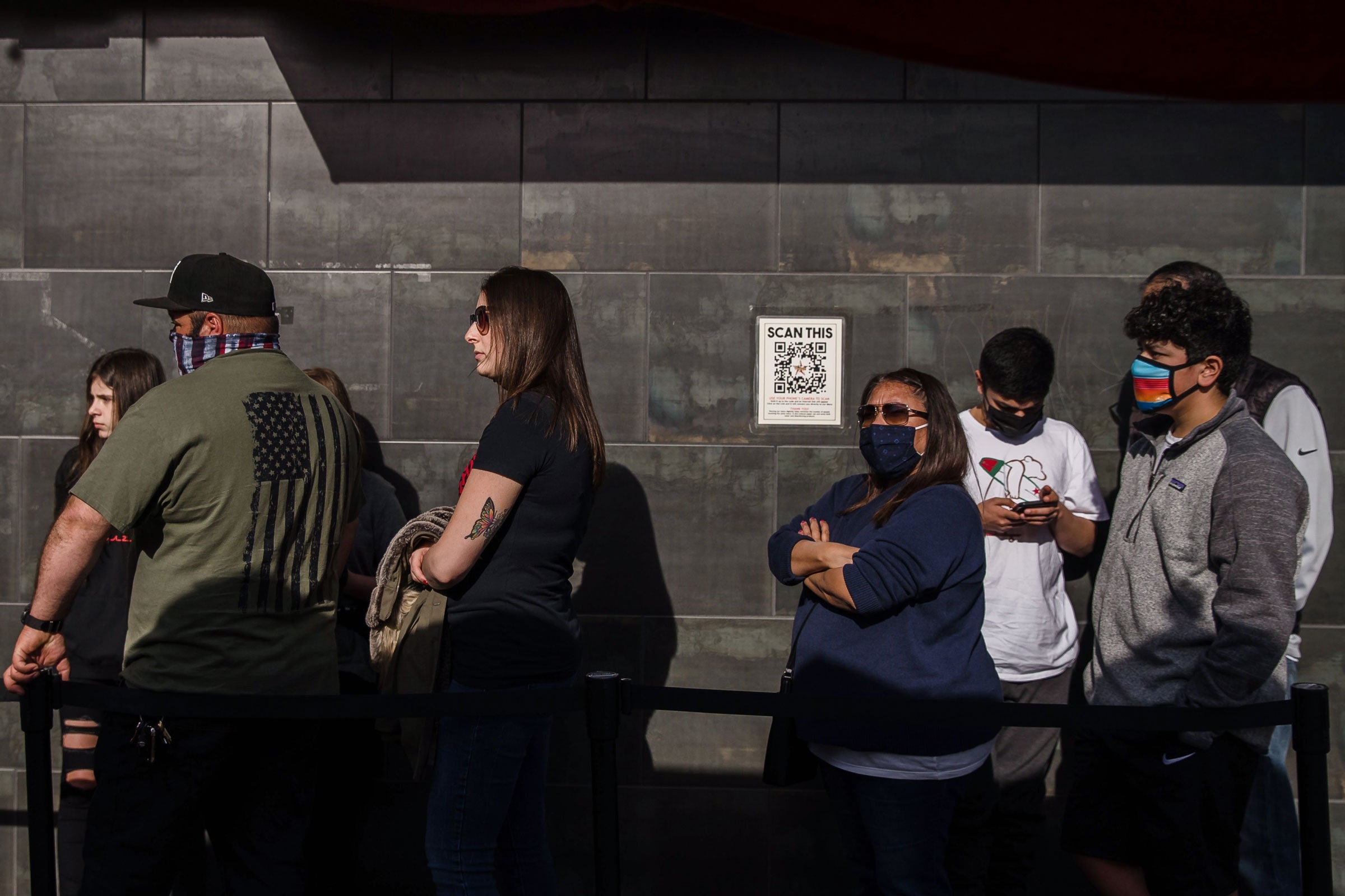 Khi nao Covid-19 se cham dut tren the gioi va tro thanh benh dac huu? hinh anh