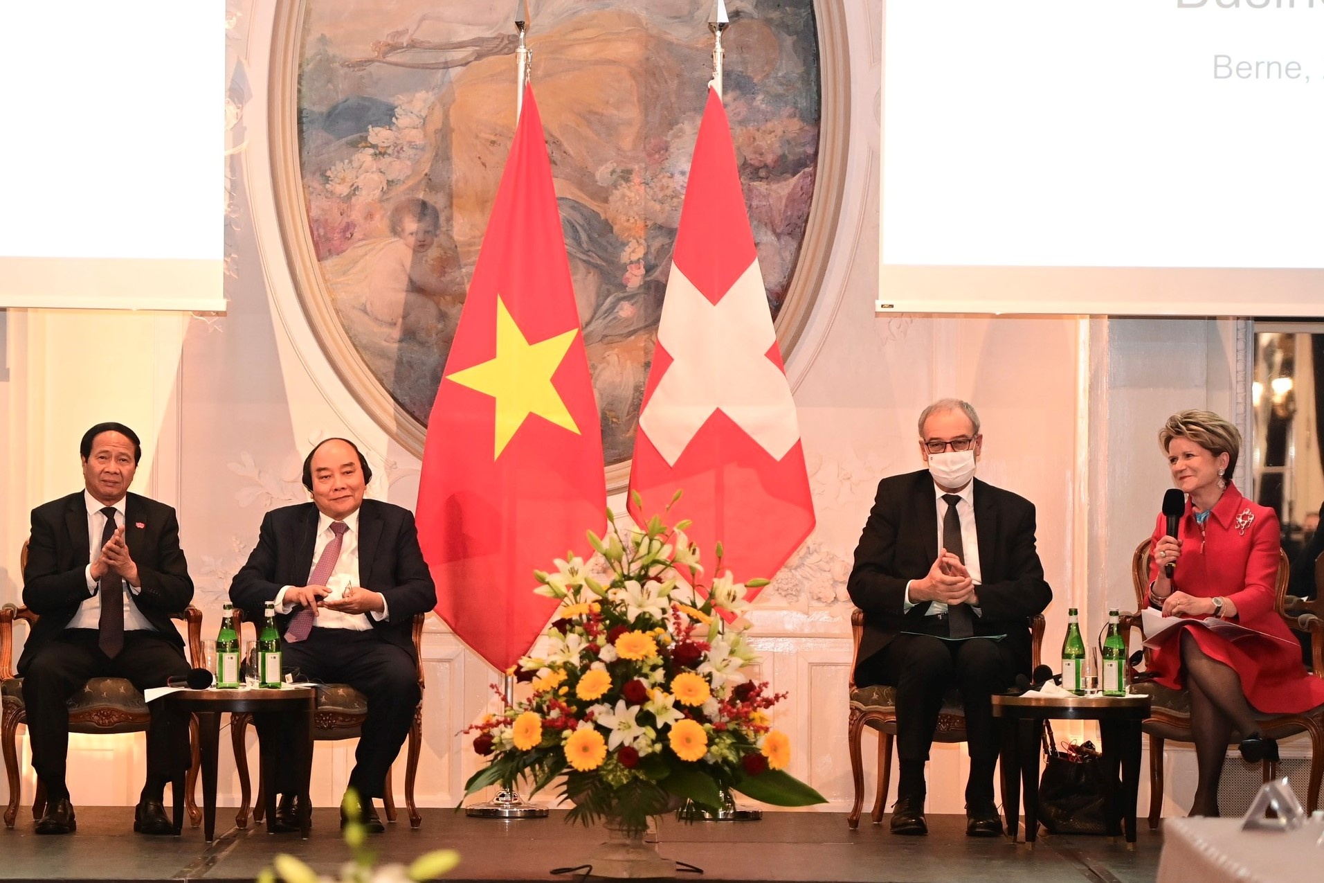 Thac mac cua doanh nghiep Thuy Si duoc Chu tich nuoc giai dap can ke hinh anh