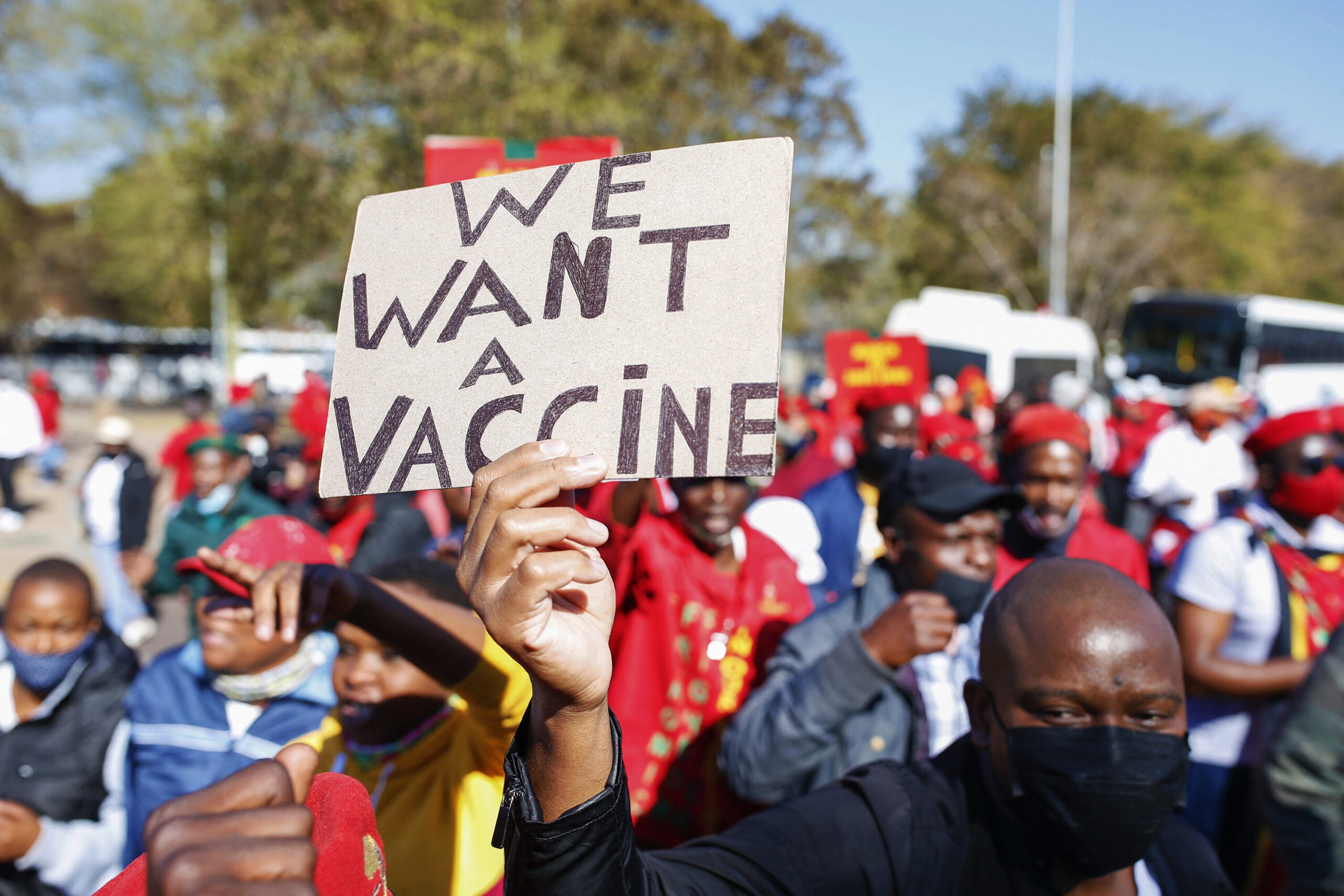 Bien chung Omicron phoi bay hau qua cua bat binh dang vaccine hinh anh