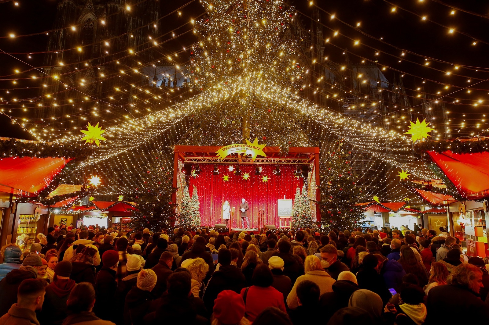 Nguy co tiec sieu lay nhiem troi day vi bien chung Omicron hinh anh