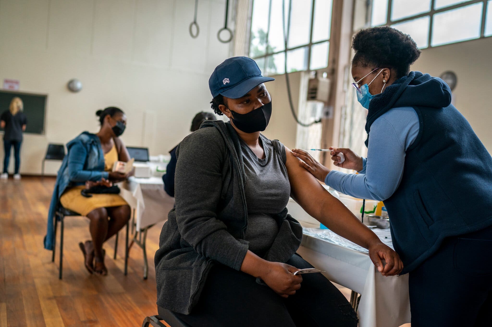 Bien chung Omicron lay lan nhanh nhung co the gay benh nhe hon hinh anh