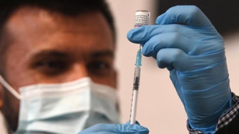 Nghien cuu moi: Hai mui vaccine khong tao du khang the truoc Omicron hinh anh