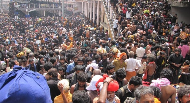 12 nguoi chet vi giam dap tai den tho o An Do trong sang dau nam moi hinh anh