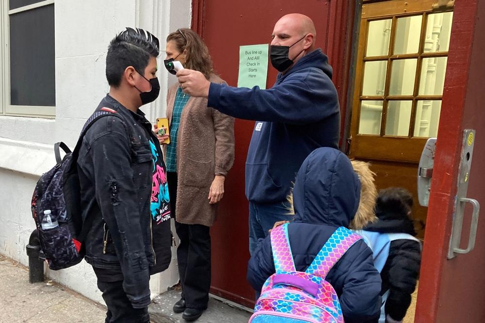 truong hoc My hoan mo cua vi Omicron anh 4